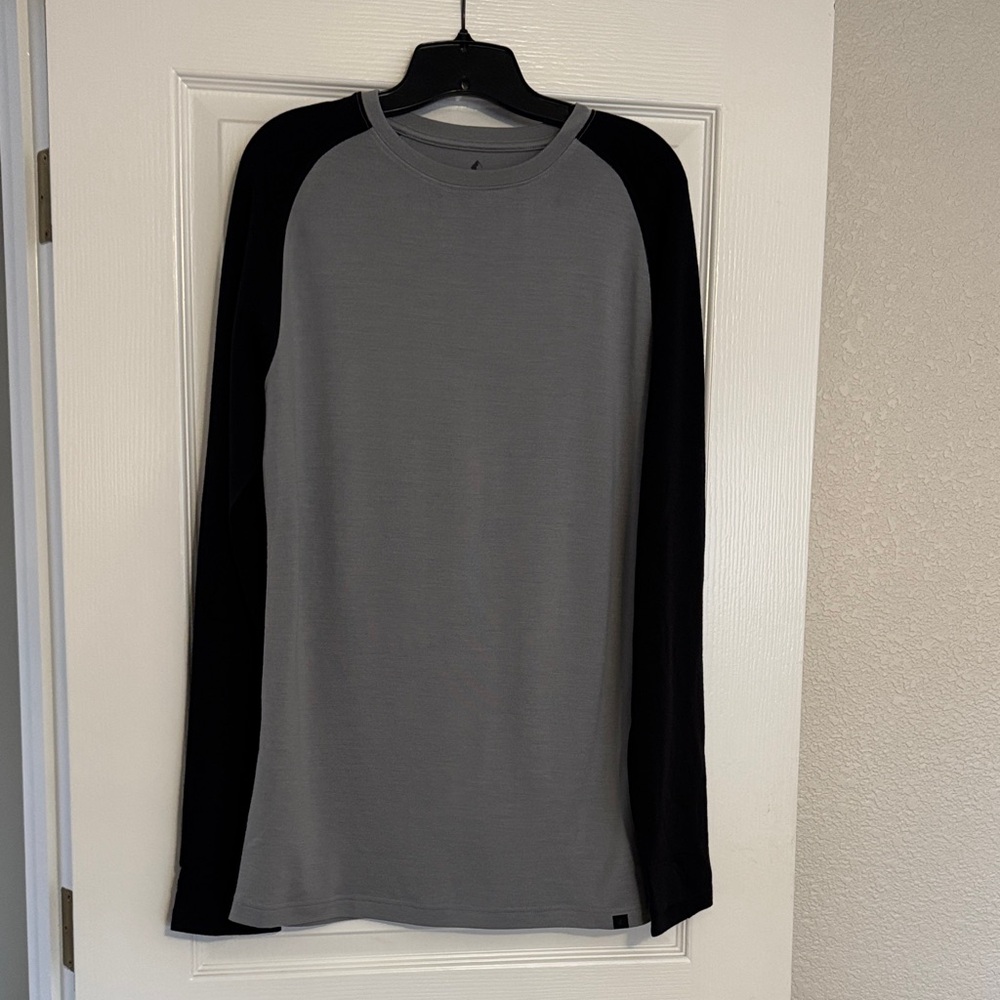 Ridge Merino Wool. Classic Gray and Black Long Sleeve Tee